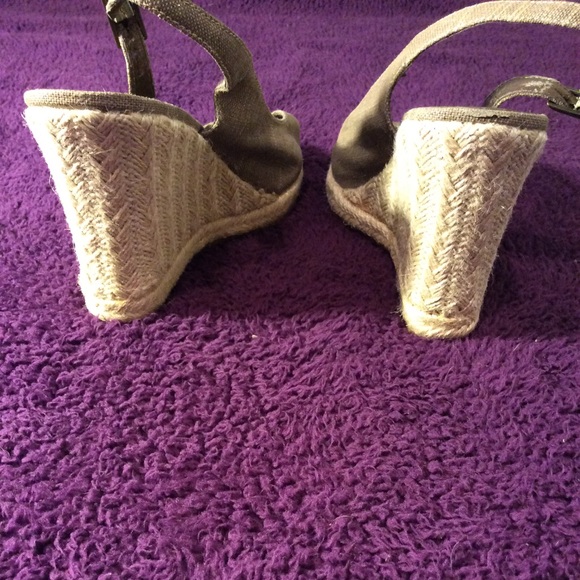 Unbranded shimmery glittery tan peep toe wedges - Picture 5 of 6